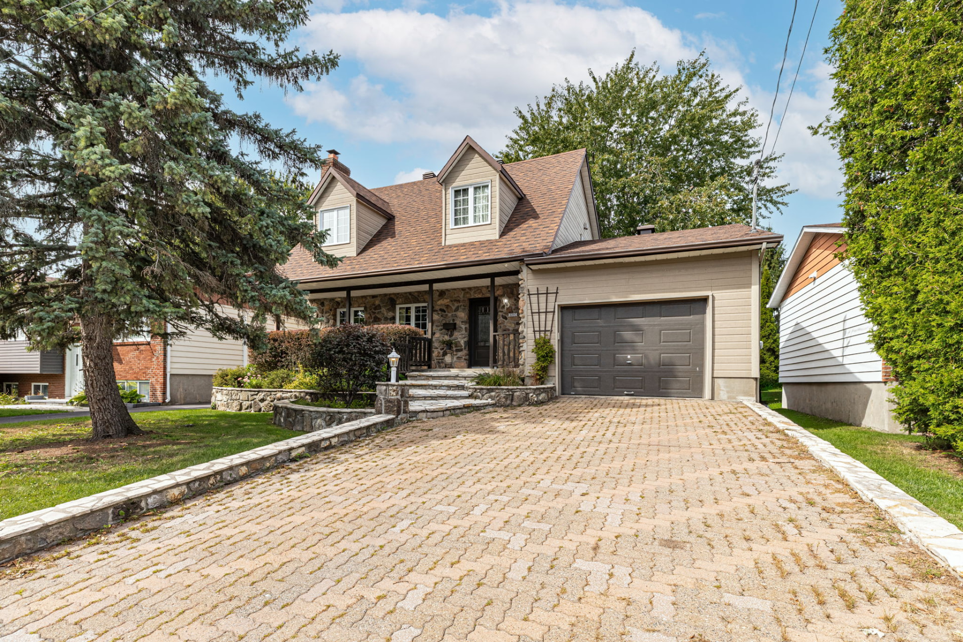 Façade de la maison à vendre au 3390, rue Park à Longueuil (Saint-Hubert)
